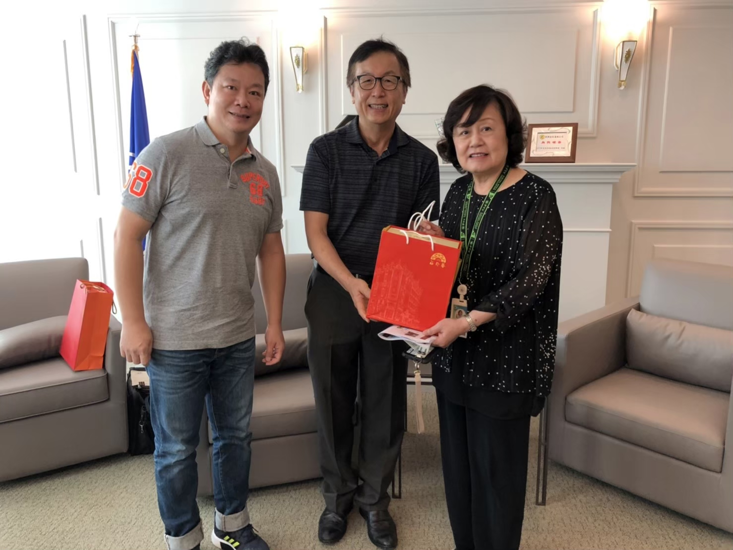 2020/08/01陳理事長拜訪民視董事長王明玉學姊照片紀錄