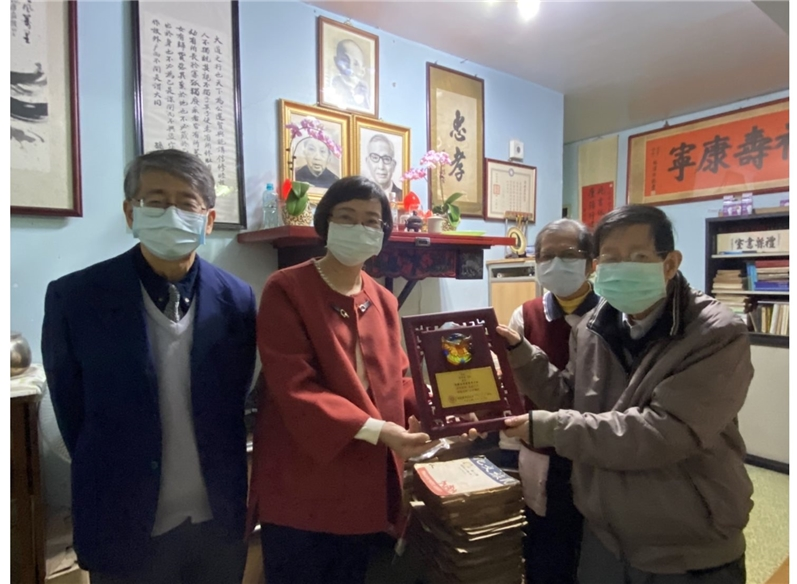 梁庚辰三兄弟捐贈國家圖書館家傳藏書與手稿豐富國家館藏並典藏學術歷史